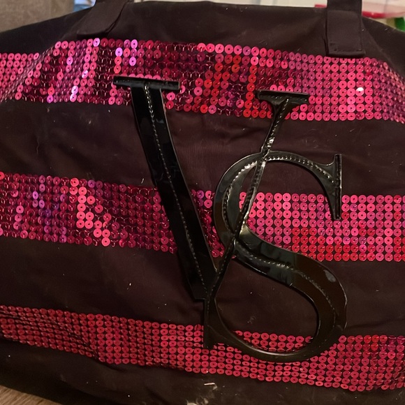 VICTORIA ’S SECRET BLACK/FUSHIA PINK SEQUIN DUFFLE BAG/TOTE - Picture 1 of 3
